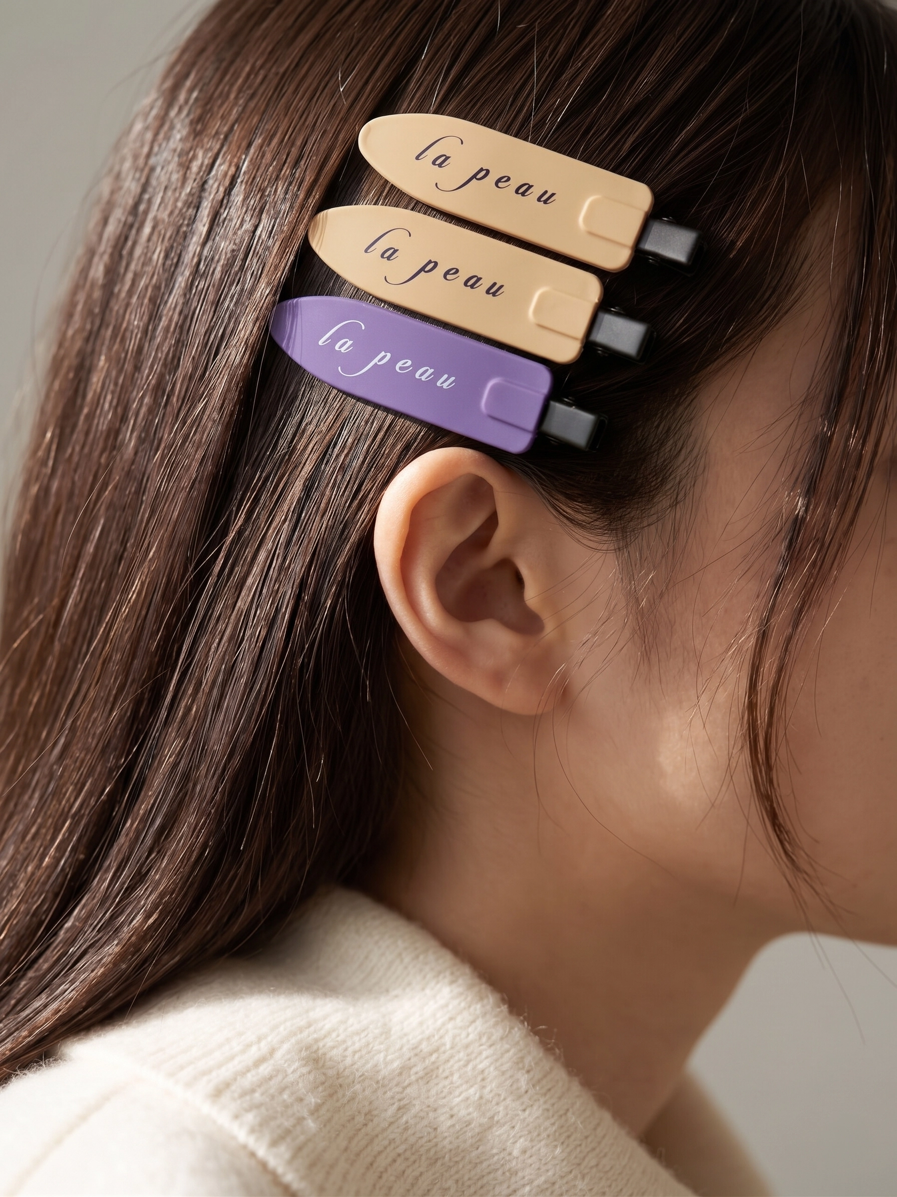 Signature La Peau Hair Clip